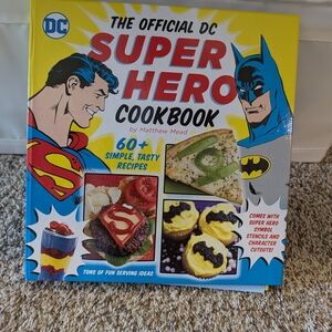 DC Super Hero Cookbook – Bright Yellow & Blue Cover